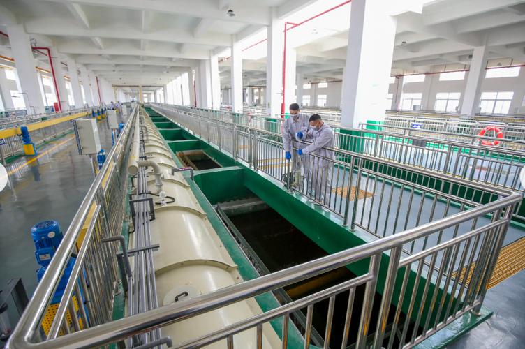 污水处理设备活性污泥系统维护要点全解析 生化系统高效运行指南